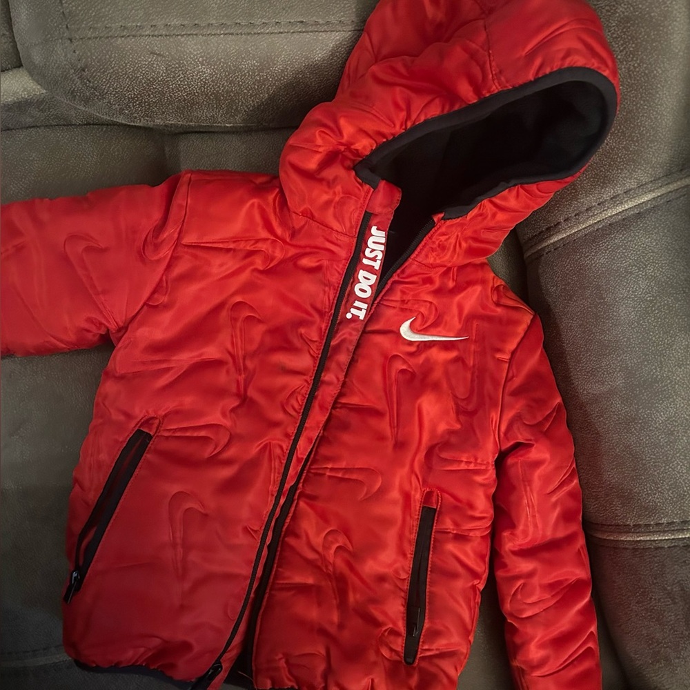 4T Nike Kids Puffer Jacket in Red hardly worn
